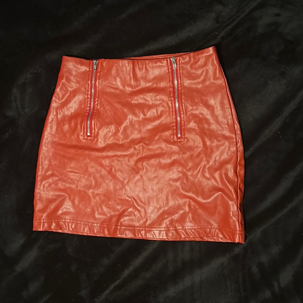 Let her skirt in great condition. Red